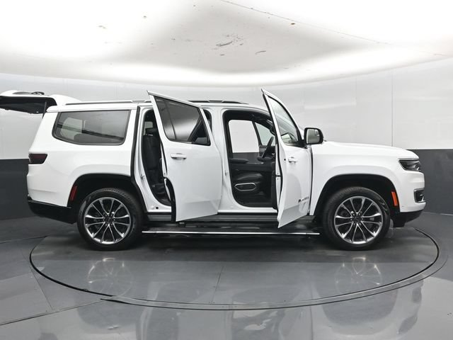 Used 2025 Jeep Wagoneer Series III w/ Premium Group I AWD/4WD image 59
