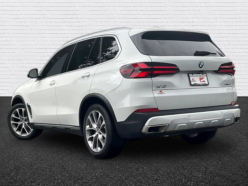 Used 2024 BMW X5 xDrive40i w/ Parking Assistance Package AWD/4WD image 4