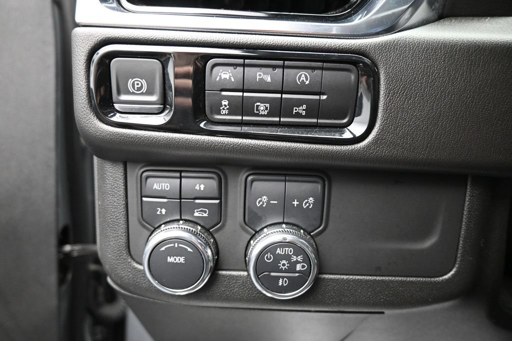 Used 2025 GMC Yukon XL Denali AWD/4WD image 12