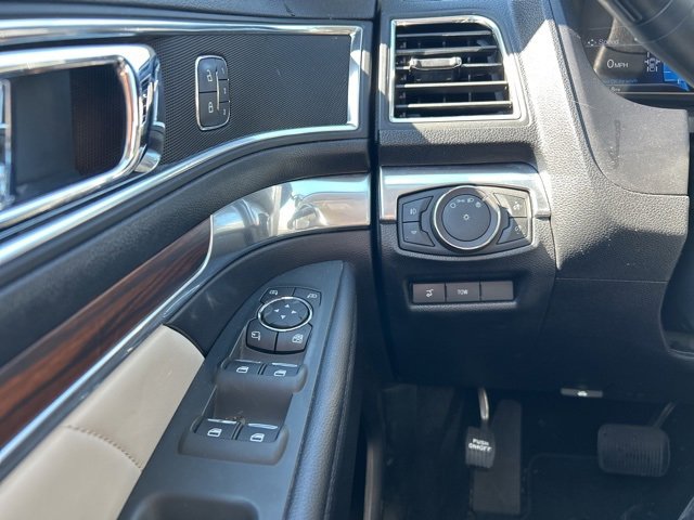 Used 2019 Ford Explorer Limited w/ Limited Luxury Package image 14