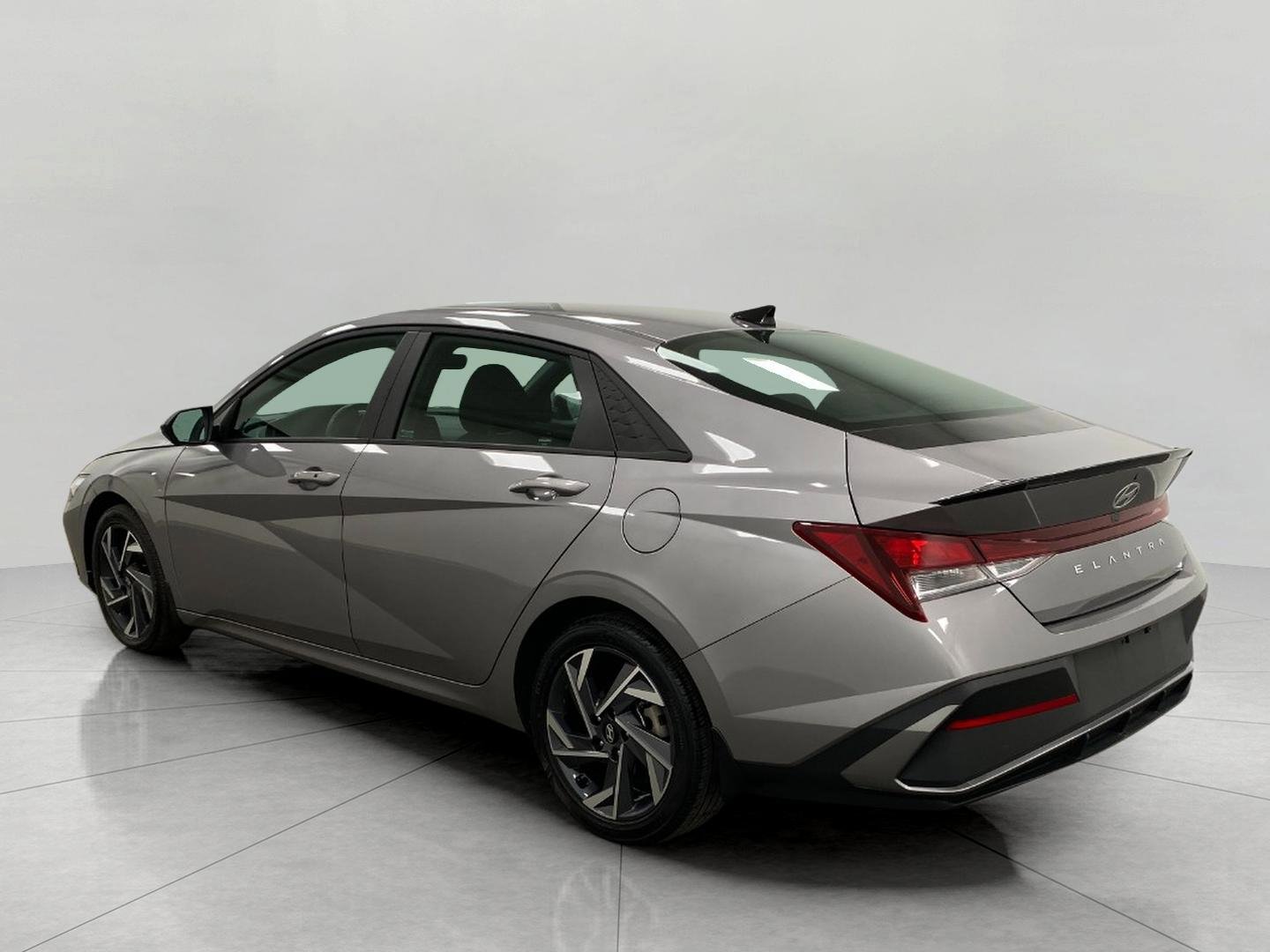Certified 2025 Hyundai Elantra Sport FWD image 6