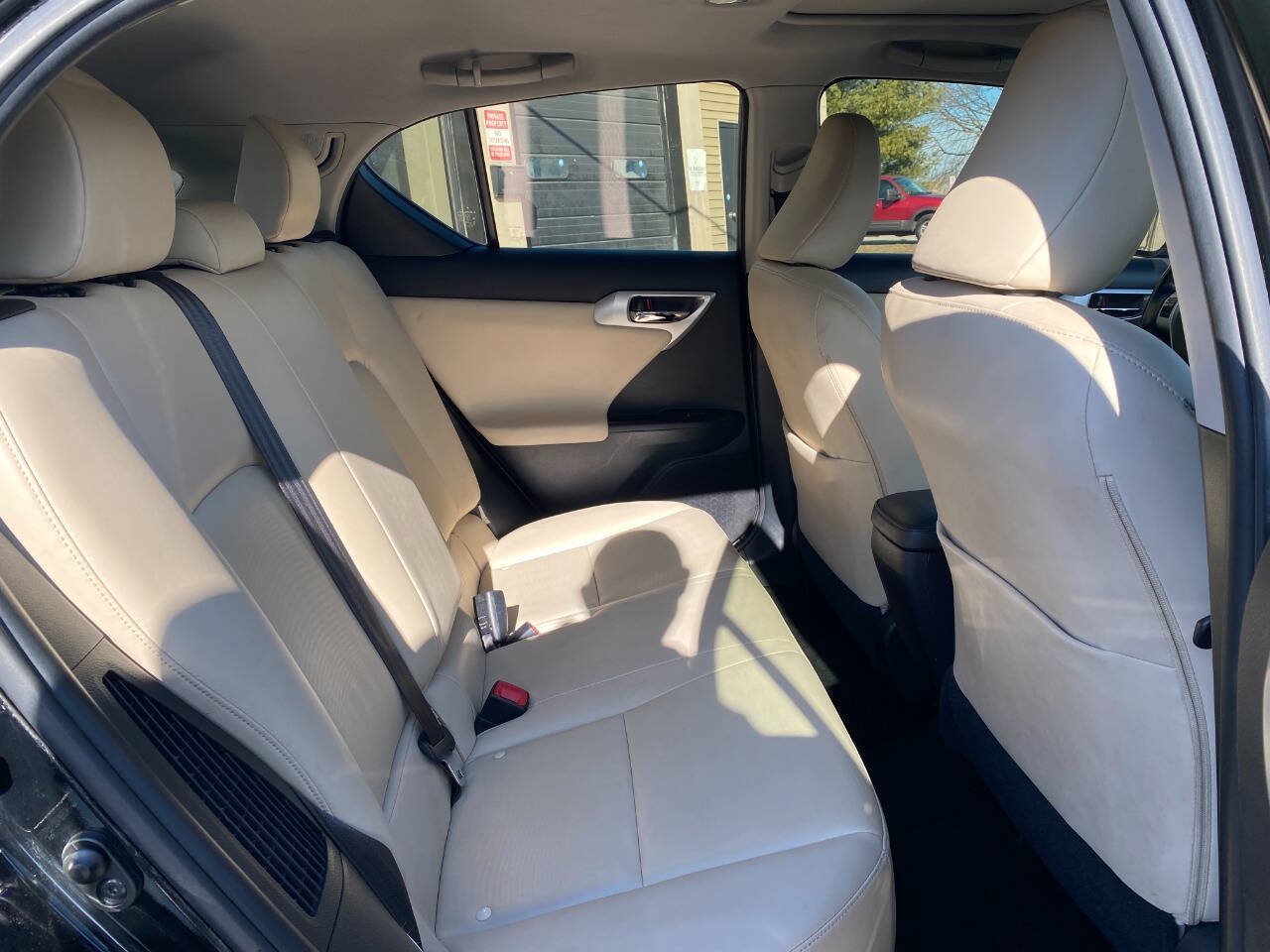 Used 2013 Lexus CT 200h w/ Premium Pkg w/Navigation FWD image 26