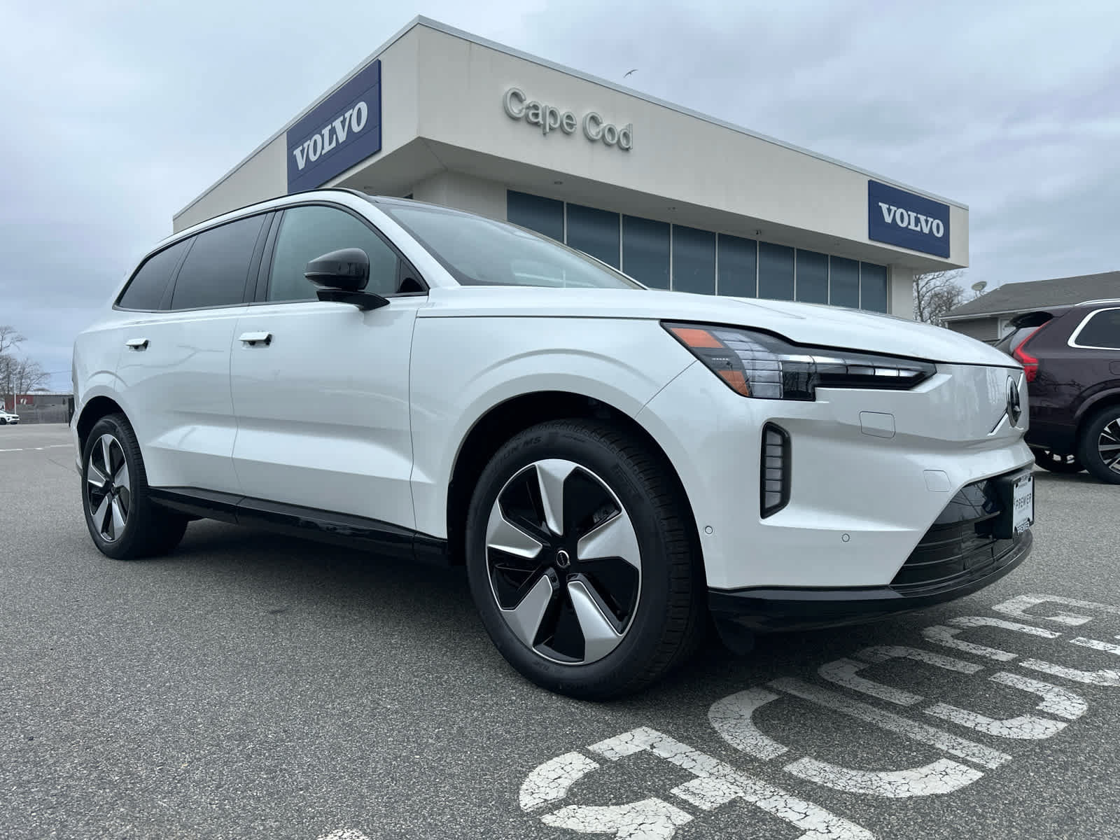 New 2026 Volvo EX90 Plus AWD/4WD image 2