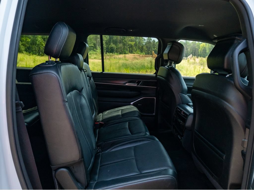 Used 2023 Jeep Wagoneer L Series II AWD/4WD image 18