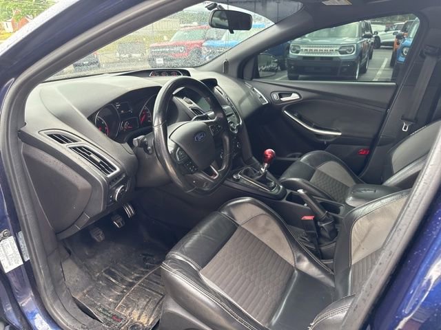 Used 2017 Ford Focus ST w/ Equipment Group 401A FWD image 2