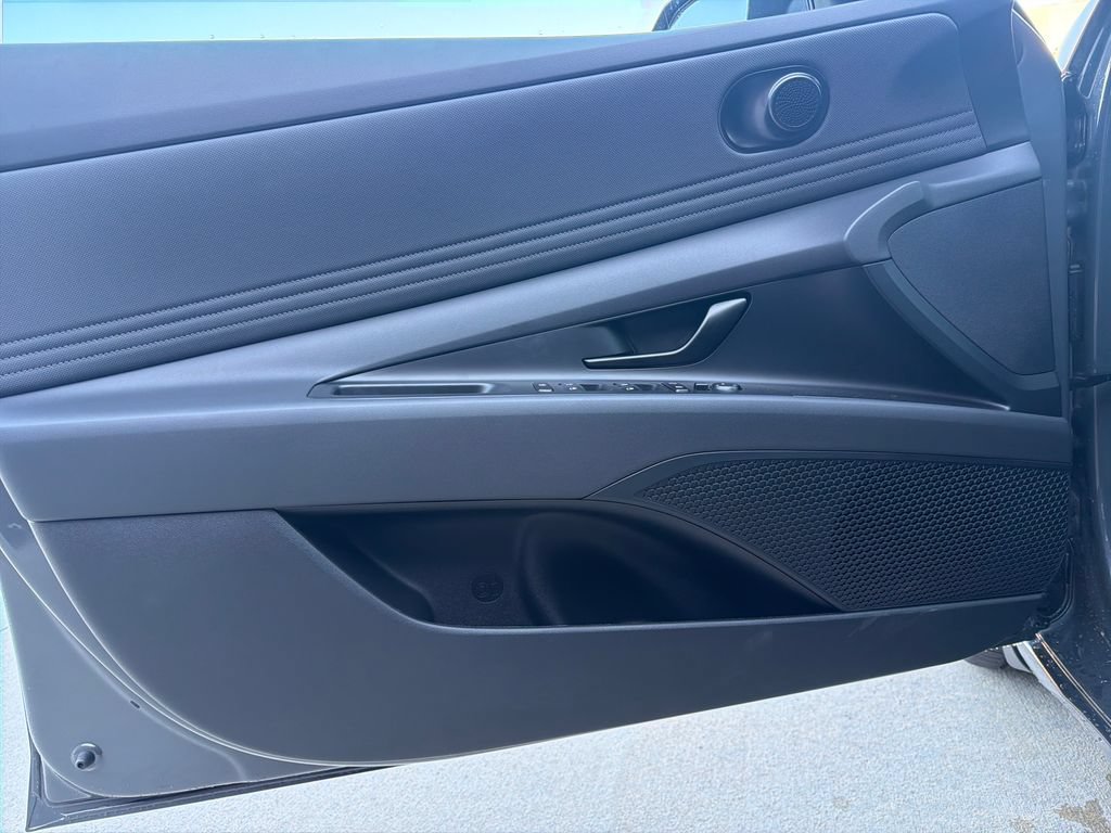 New 2026 Hyundai Elantra SEL Sport FWD image 17