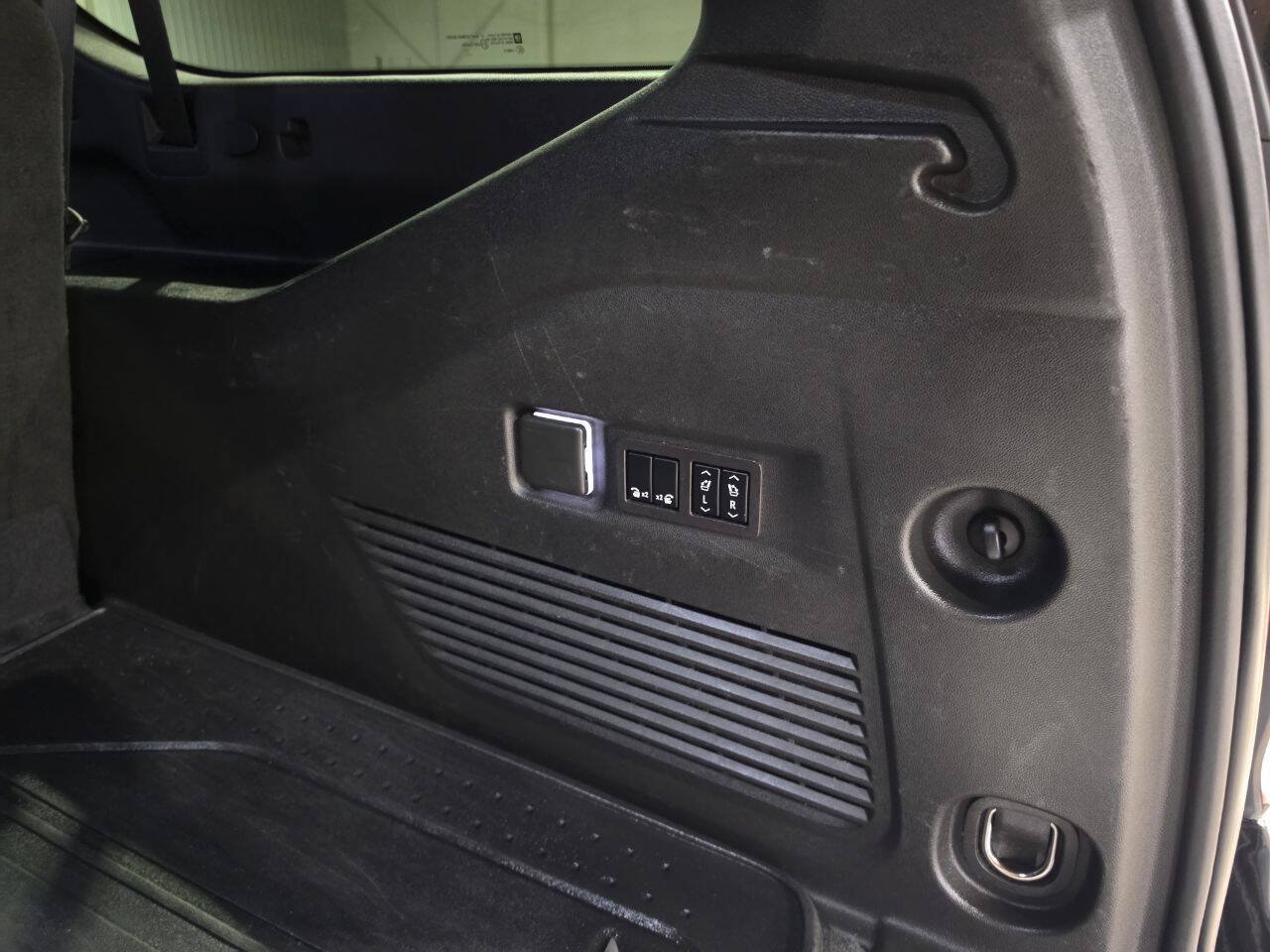 Used 2023 Chevrolet Suburban Premier AWD/4WD image 37