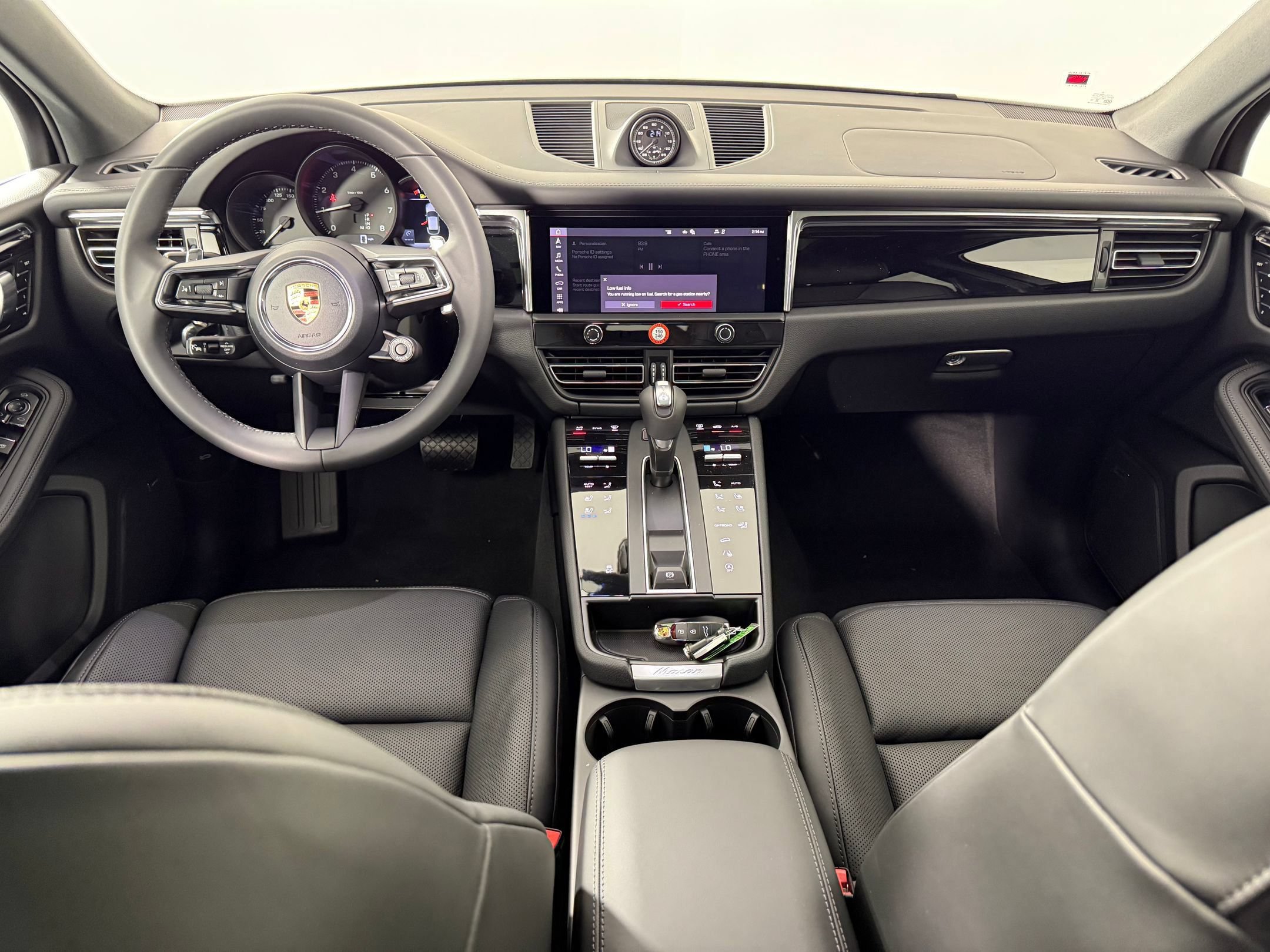 Certified 2026 Porsche Macan AWD/4WD image 18