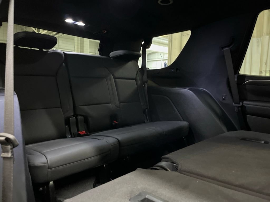 Used 2024 Chevrolet Tahoe Z71 w/ Luxury Package AWD/4WD image 29
