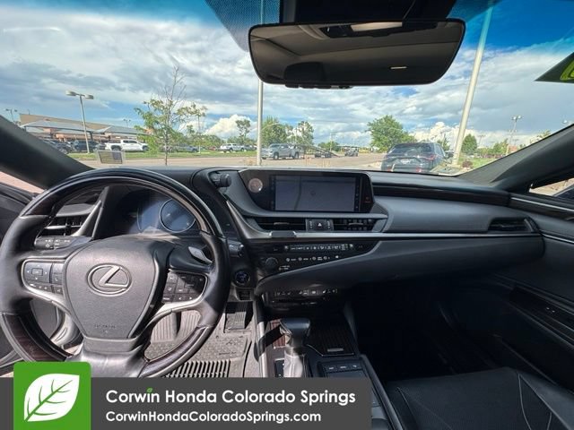 Used 2019 Lexus ES 300h w/ Accessory Package FWD image 14