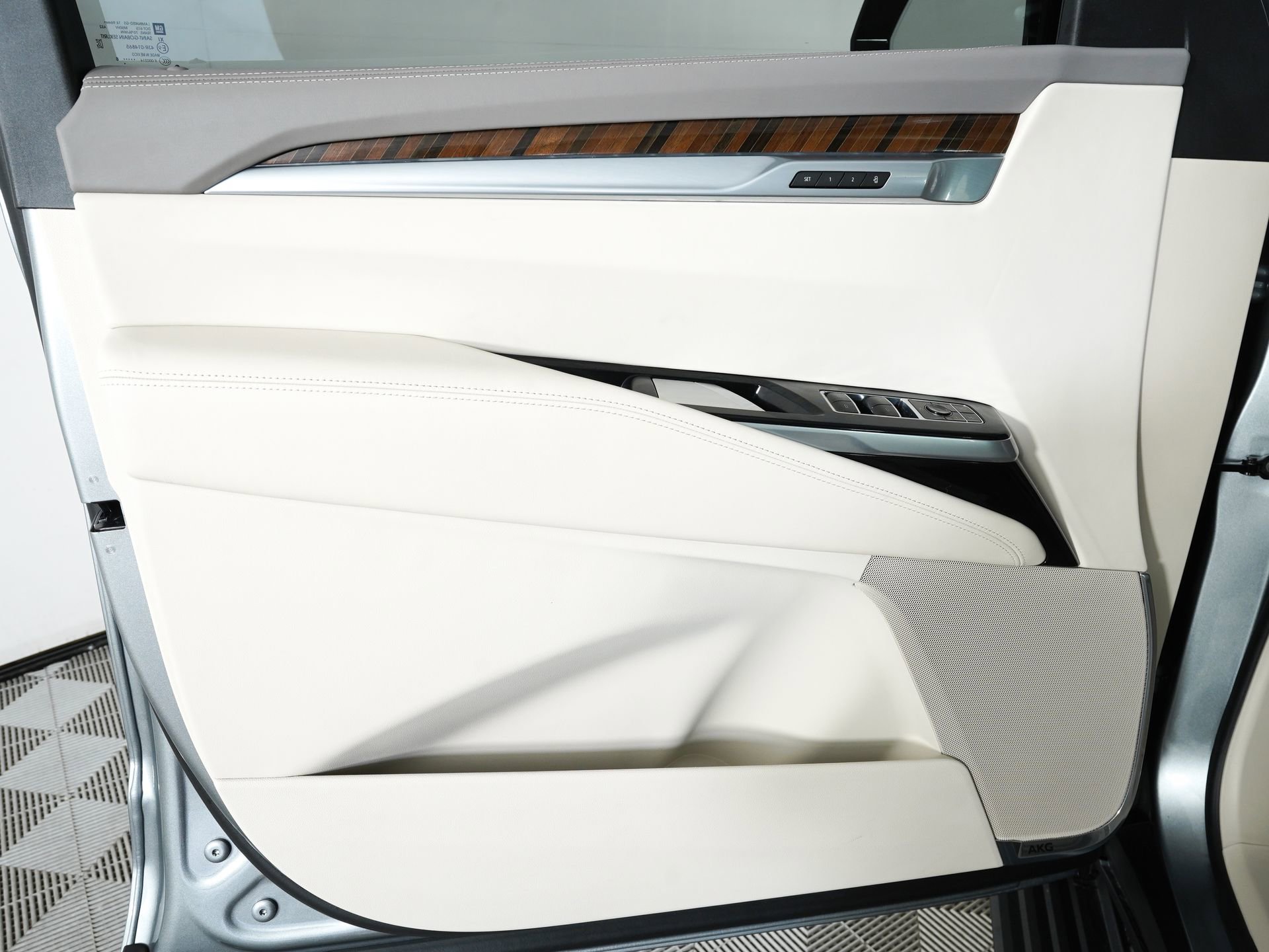 Used 2026 Cadillac Escalade Platinum Sport w/ LPO, Floor Liner Package AWD/4WD image 17