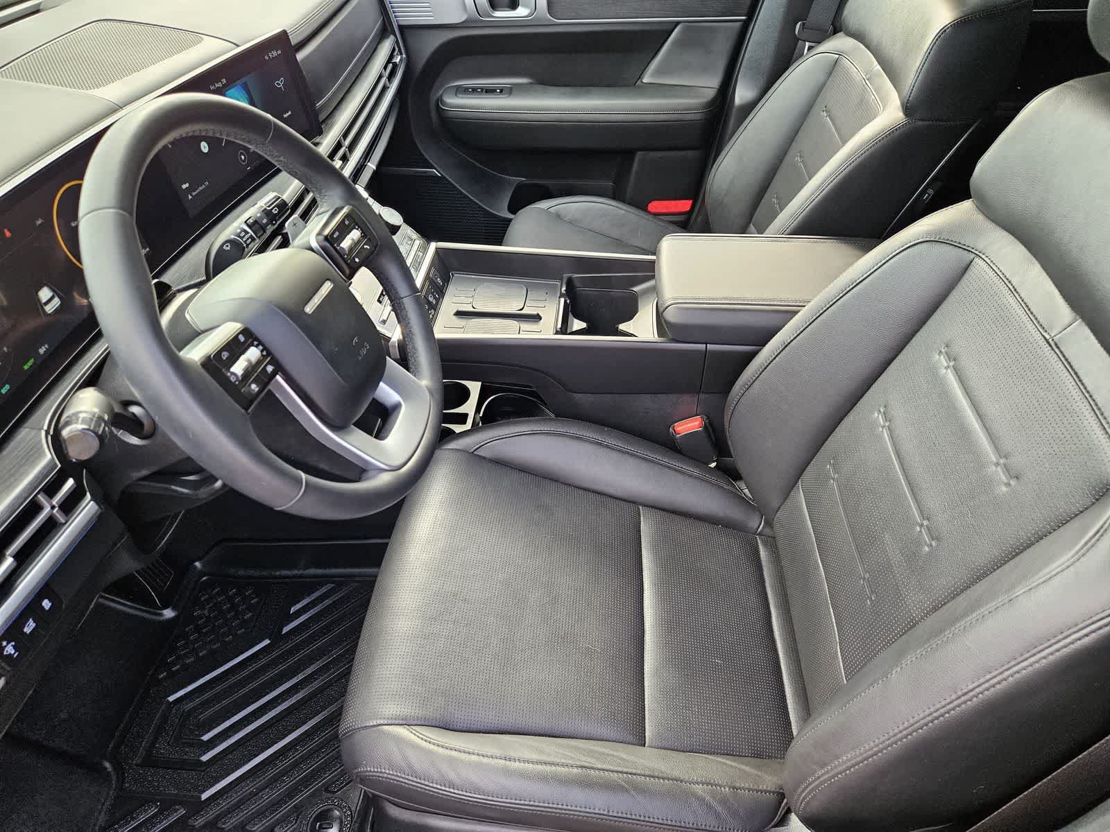 Used 2025 Hyundai Santa Fe Limited AWD/4WD image 11