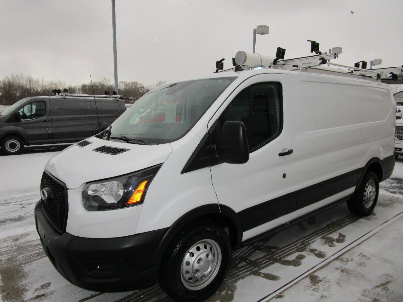 Used 2022 Ford Transit 250 Low Roof AWD image 5