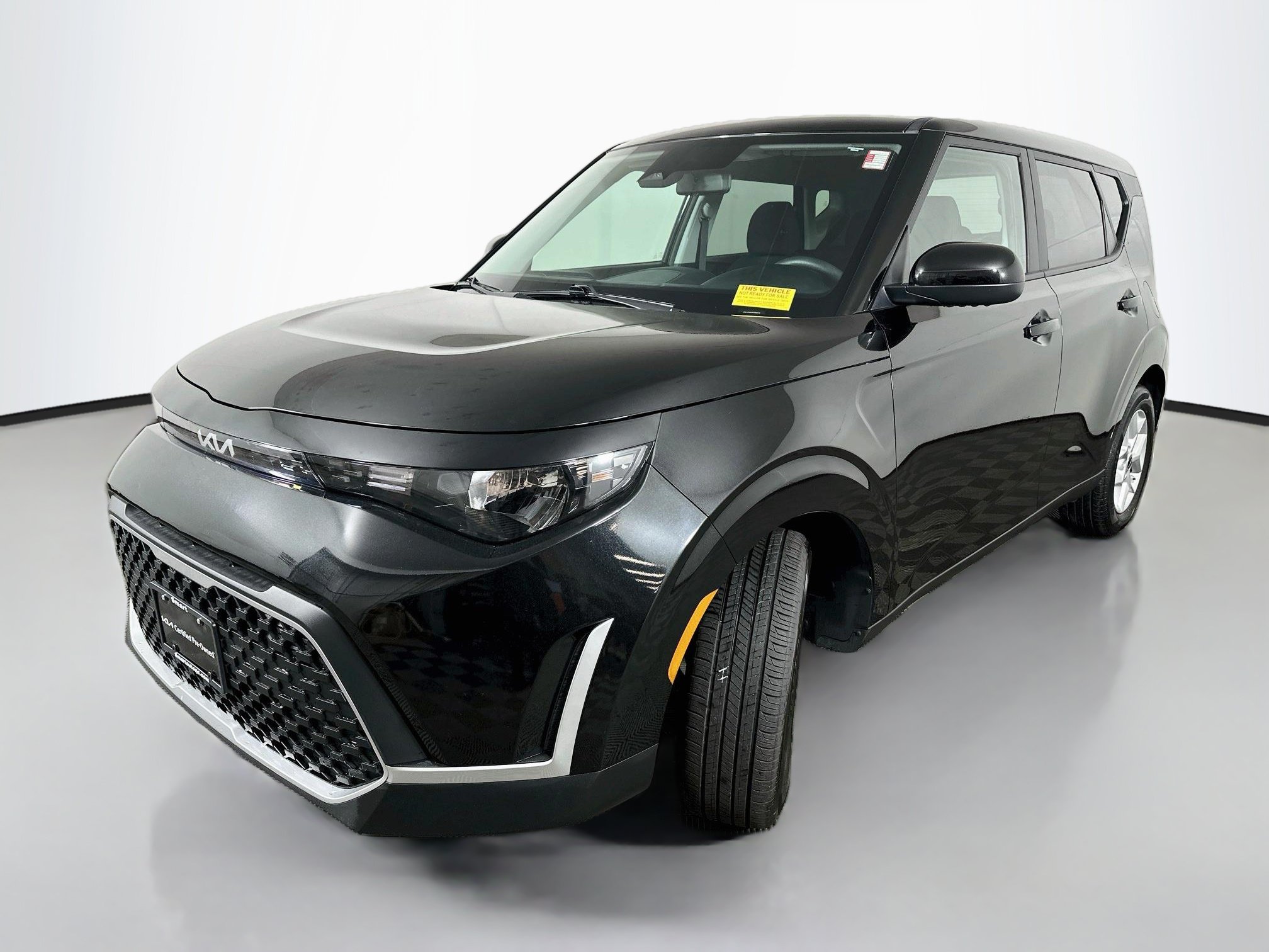 Certified 2025 Kia Soul LX w/ LX Technology Package FWD image 3