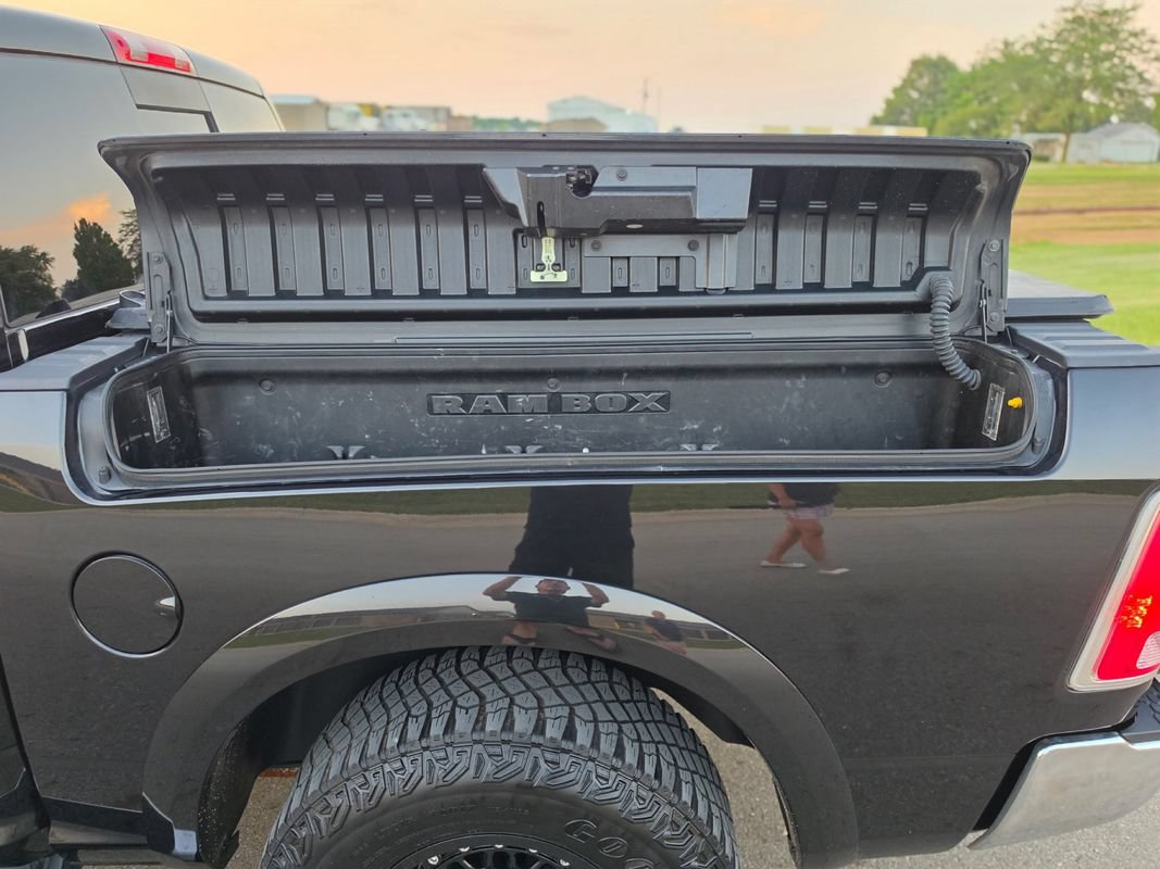 Used 2018 RAM 1500 Laramie w/ Convenience Group AWD/4WD image 23