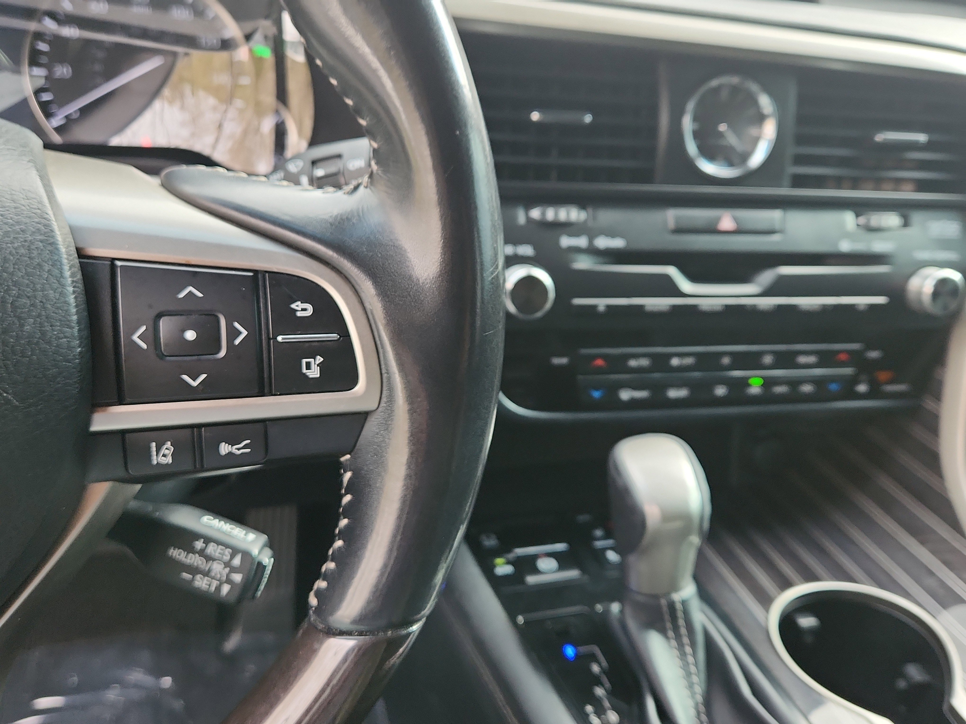 Used 2019 Lexus RX 450hL Luxury w/ Accessory Package image 22