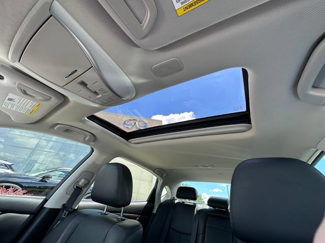 Used 2018 INFINITI Q70 L 3.7 AWD/4WD image 24