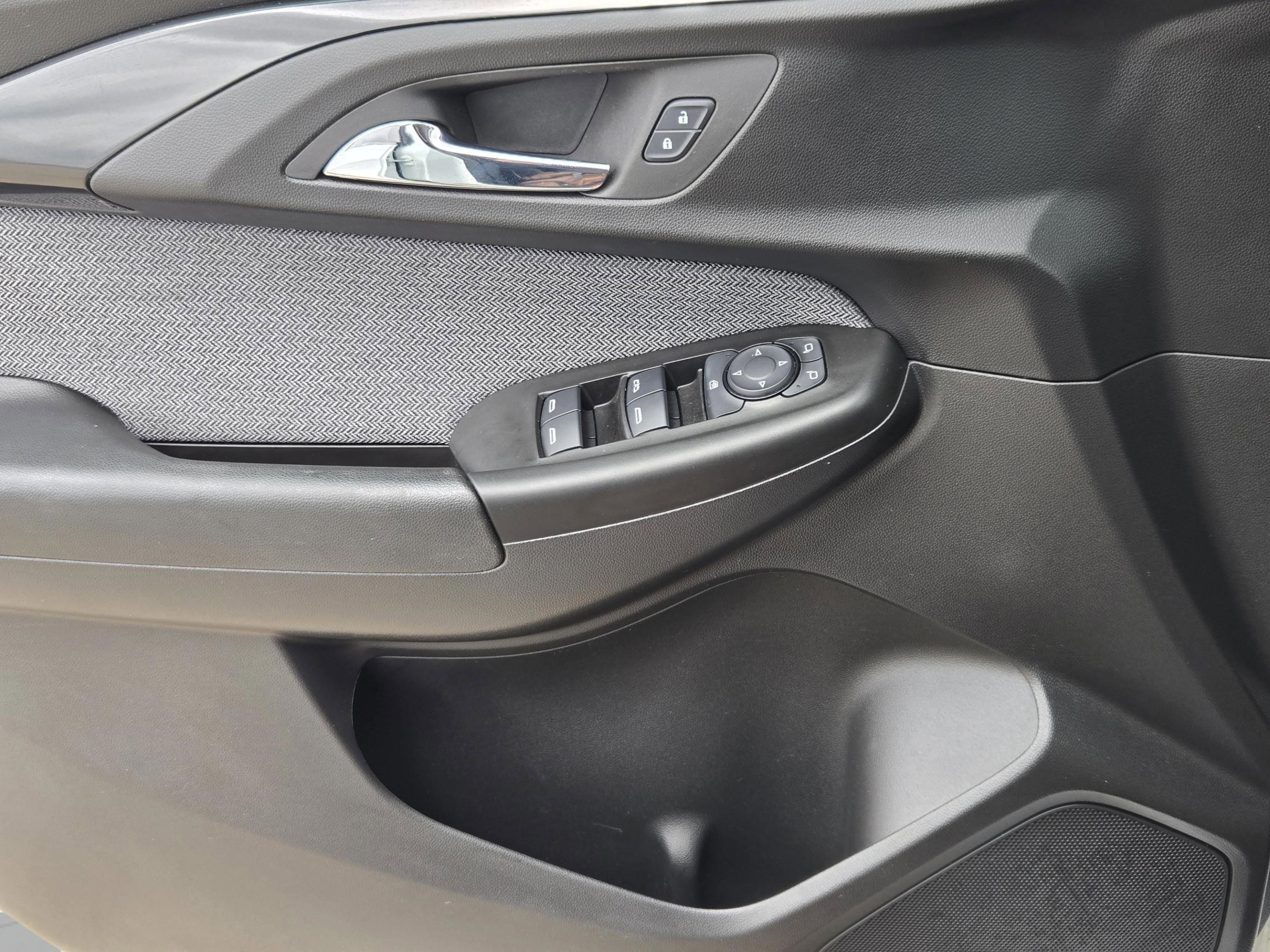 Used 2023 Chevrolet TrailBlazer LT FWD image 17