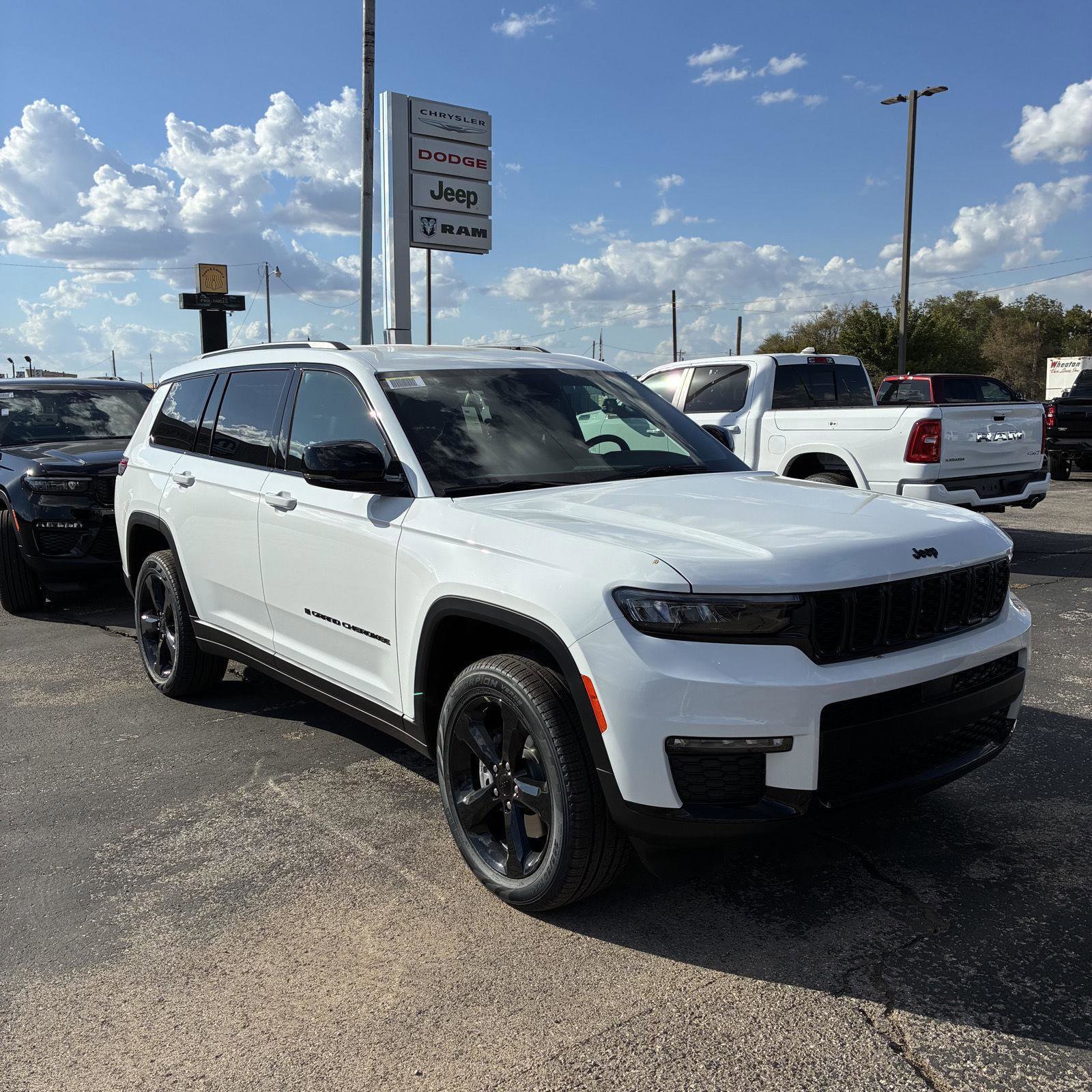 New 2025 Jeep Grand Cherokee L Limited w/ Black Appearance Package image 13