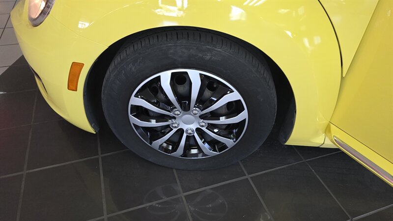 Used 2012 Volkswagen Beetle 2.5 FWD image 27