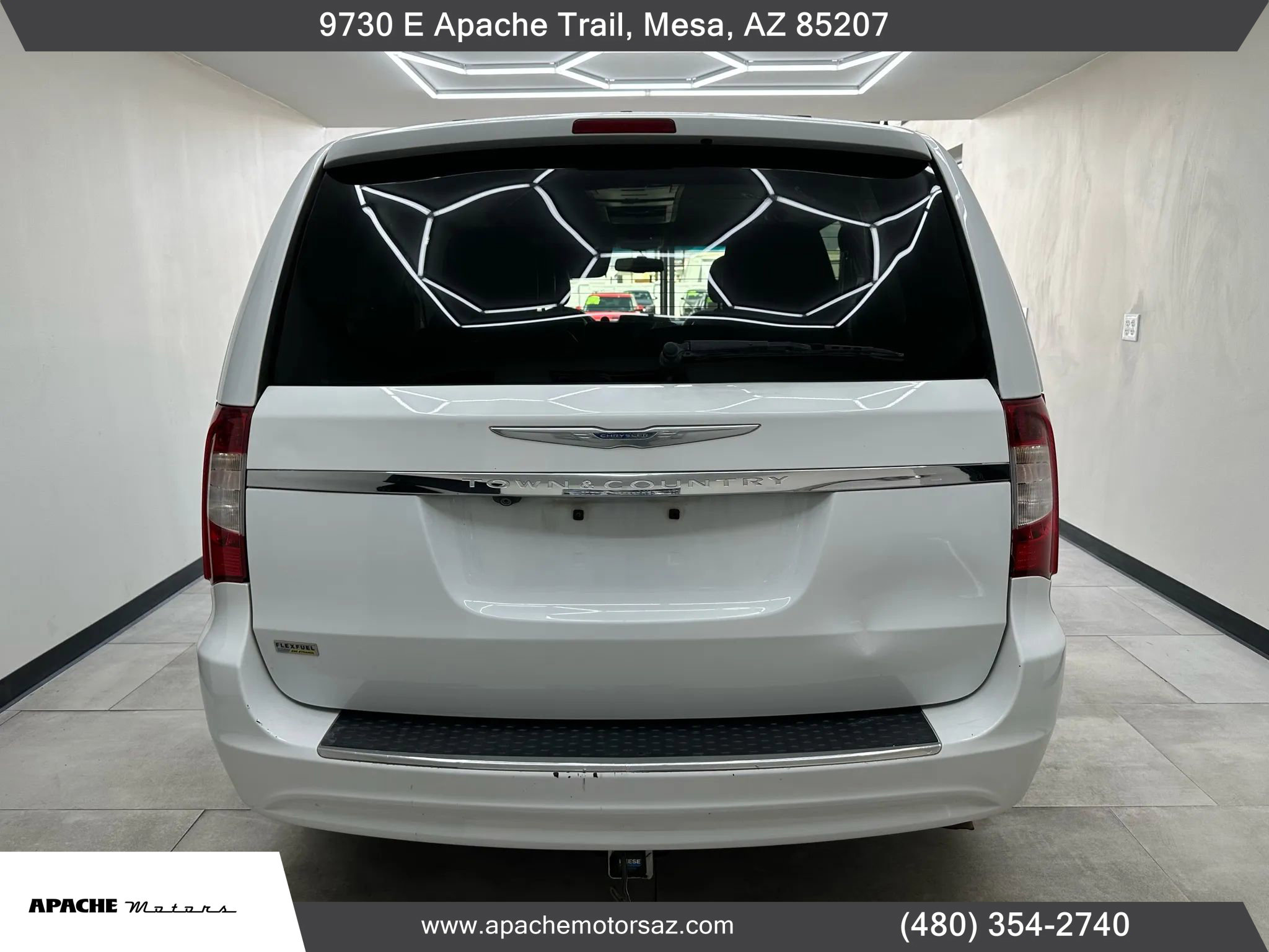 Used 2014 Chrysler Town & Country Touring image 8