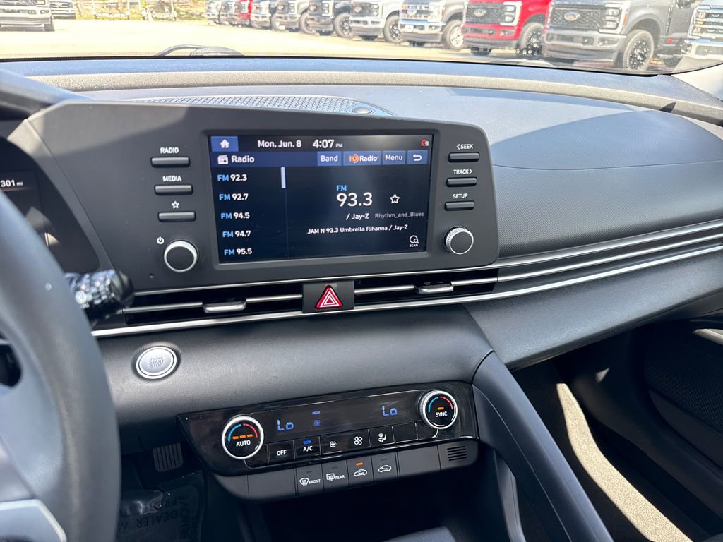 Used 2021 Hyundai Elantra SEL FWD image 18