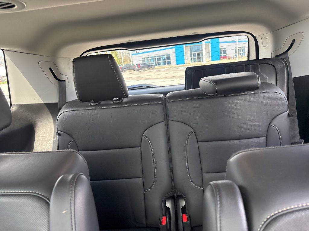 Used 2023 GMC Acadia SLT w/ Elevation Edition image 19