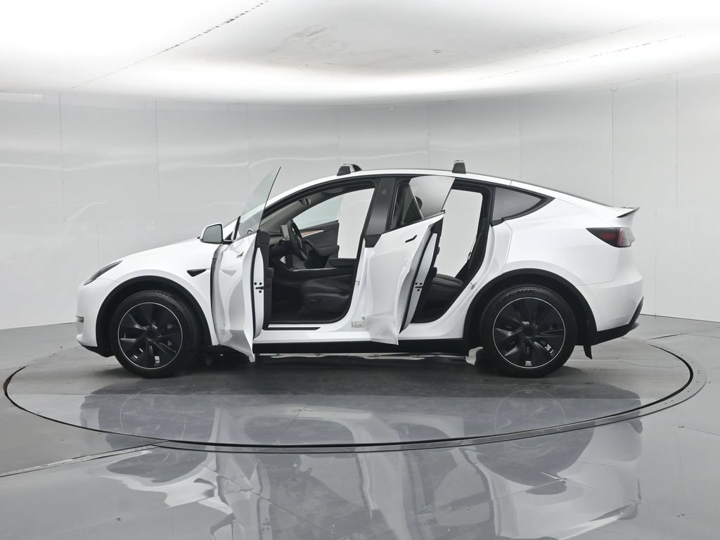 Used 2023 Tesla Model Y Long Range AWD/4WD image 32