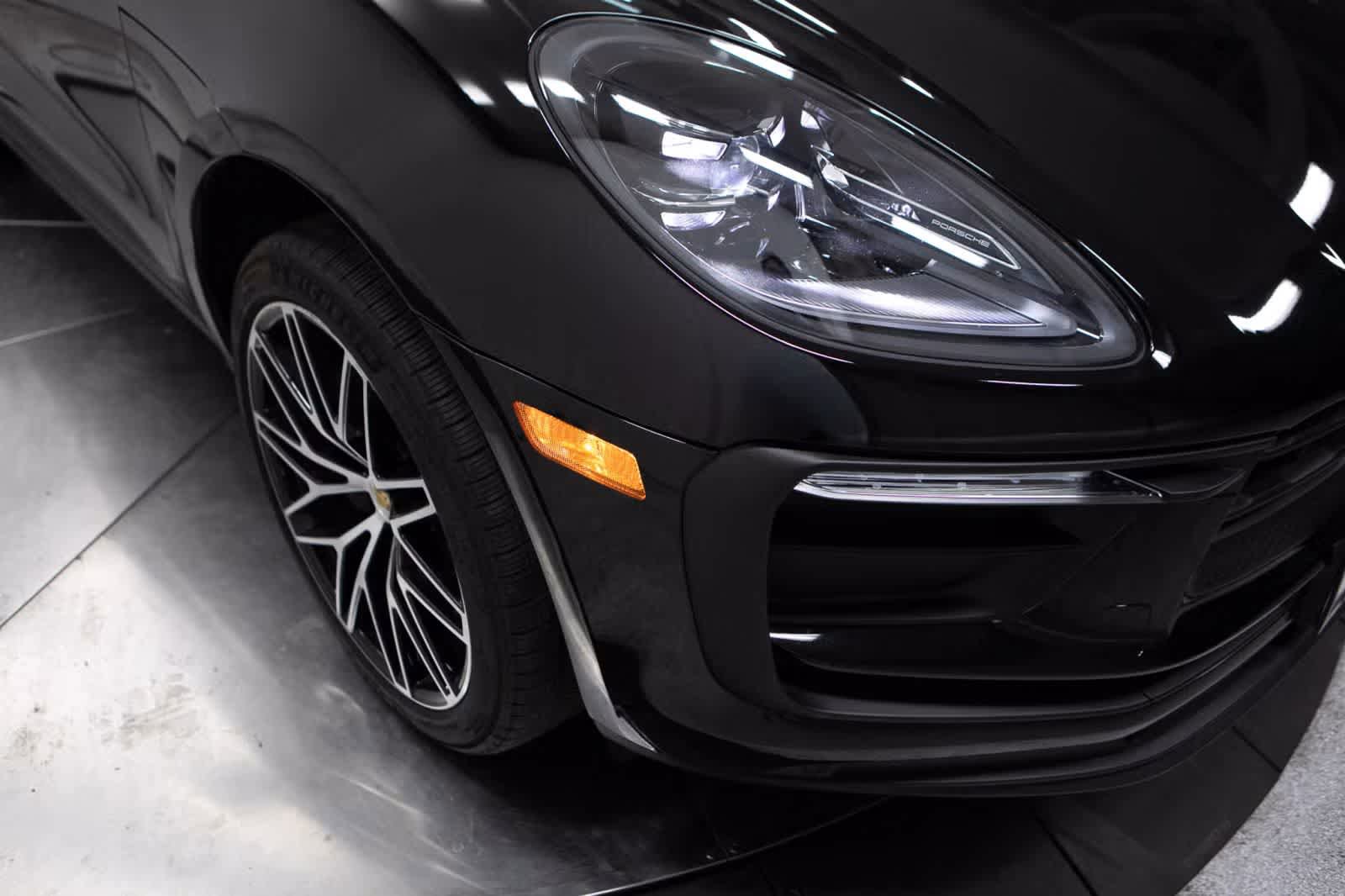 Used 2026 Porsche Macan AWD/4WD image 12