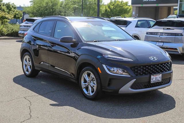Certified 2022 Hyundai Kona SEL w/ Cargo Package AWD/4WD image 6