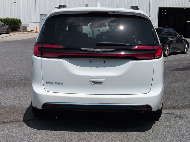 Used 2022 Chrysler Pacifica Touring-L FWD image 7