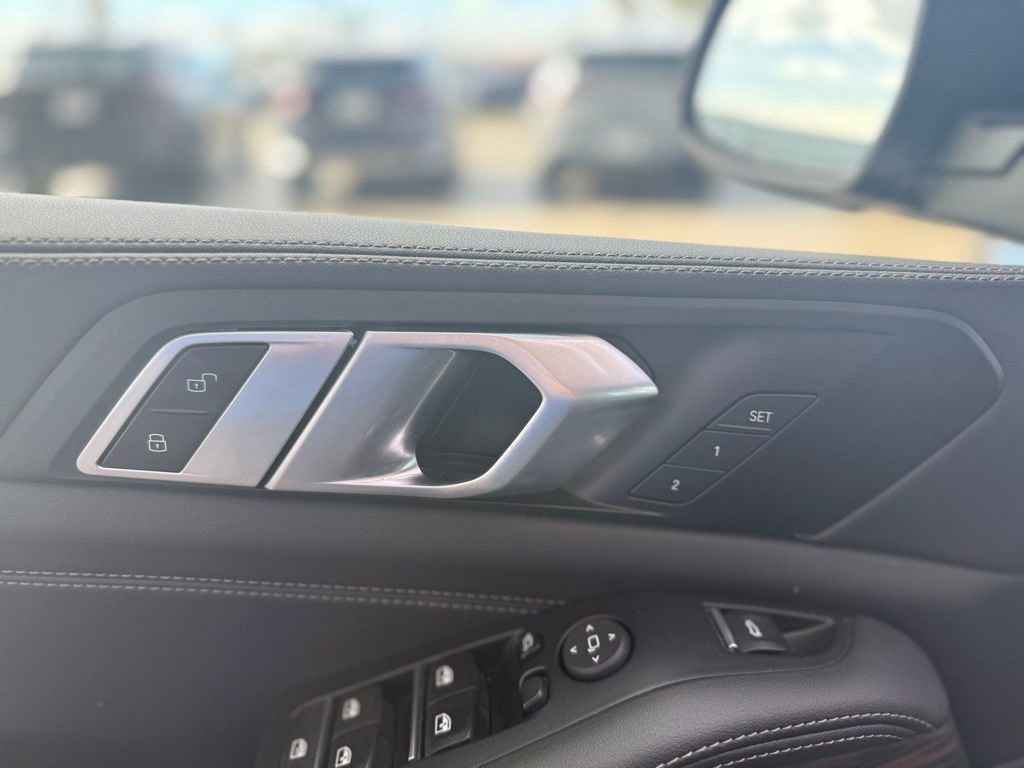 Used 2024 BMW X5 xDrive50e w/ Premium Package image 7