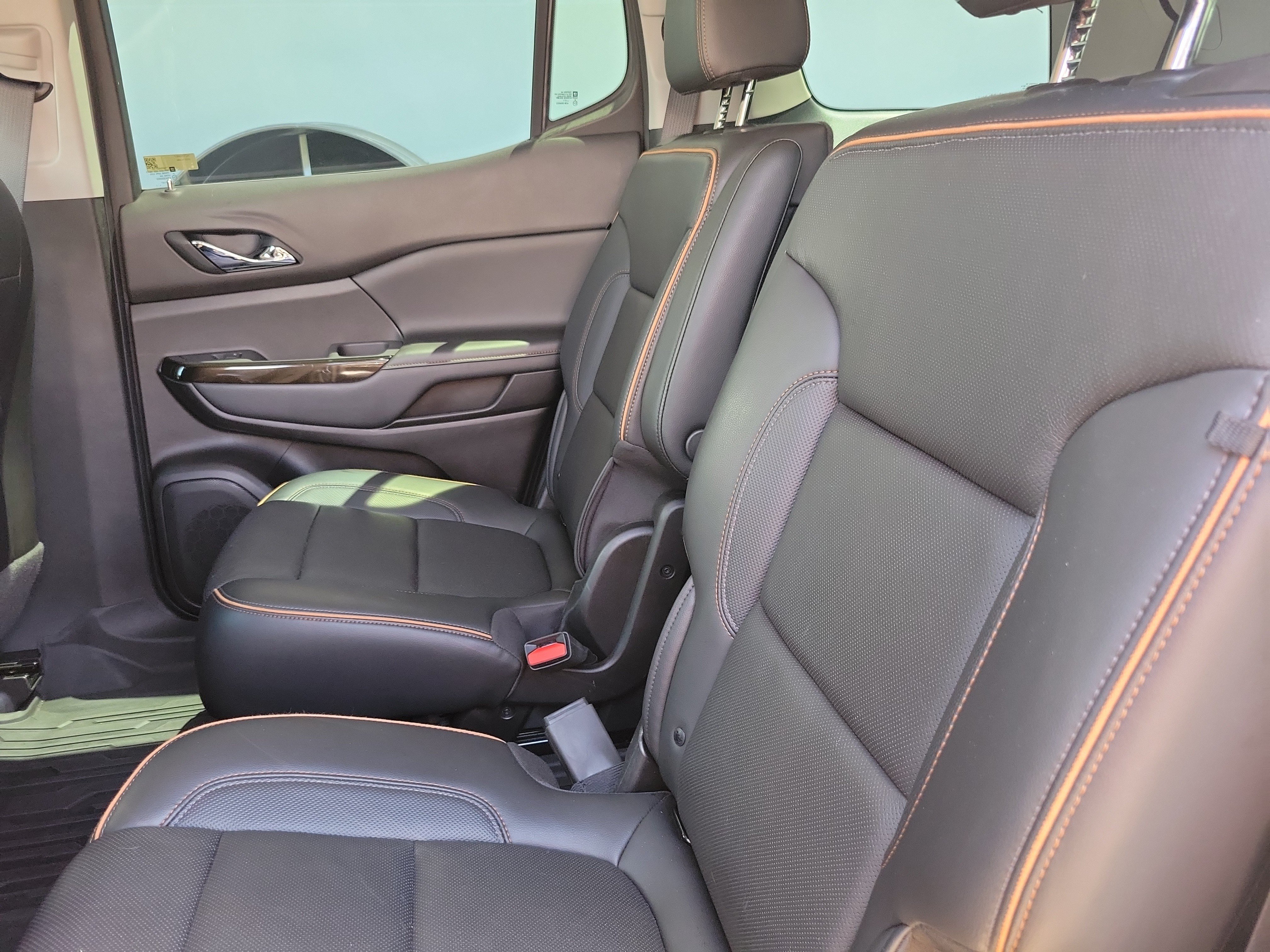 Used 2022 GMC Acadia AT4 w/ Preferred Package AWD/4WD image 18