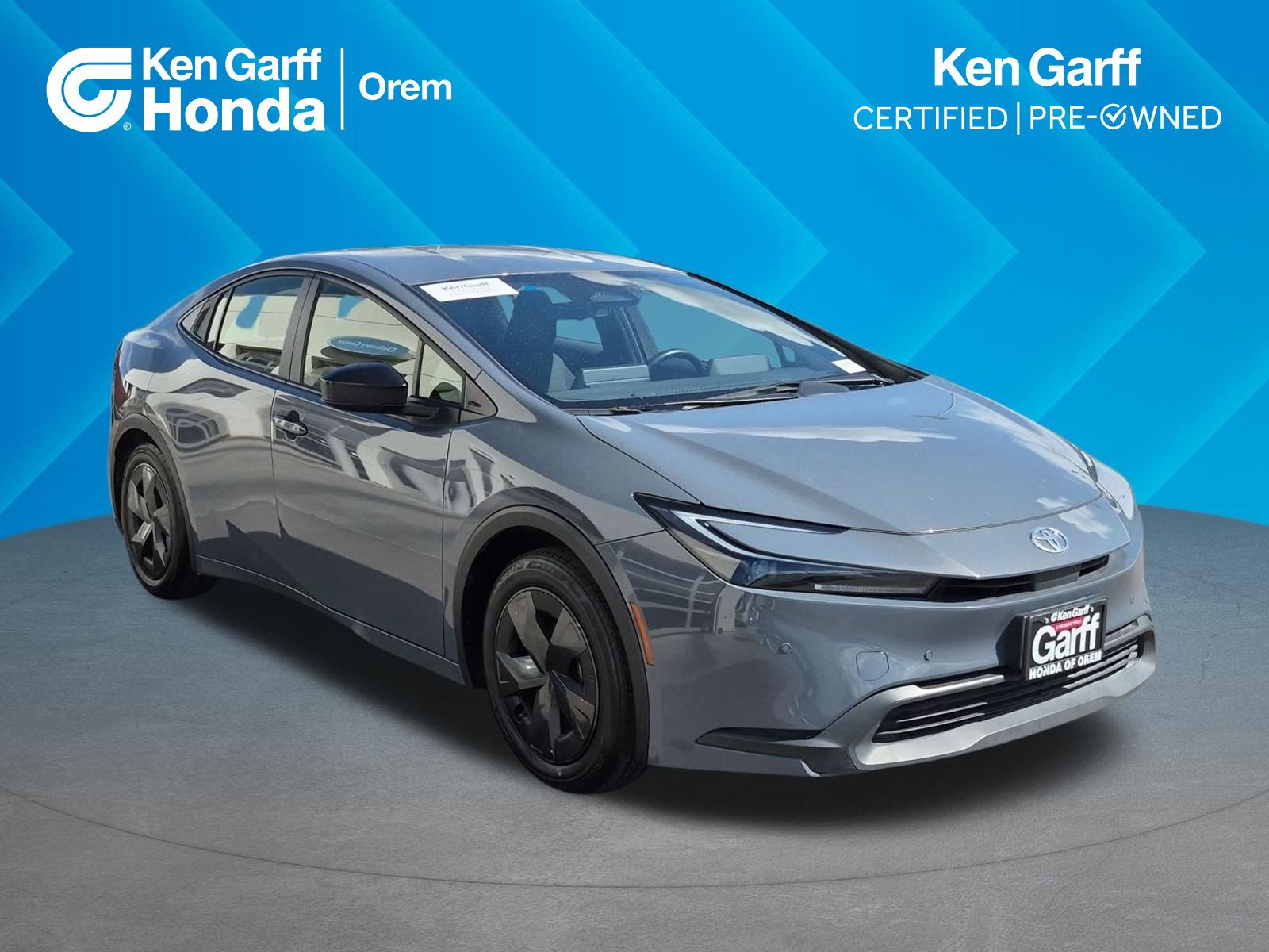 Used 2025 Toyota Prius LE FWD image 1