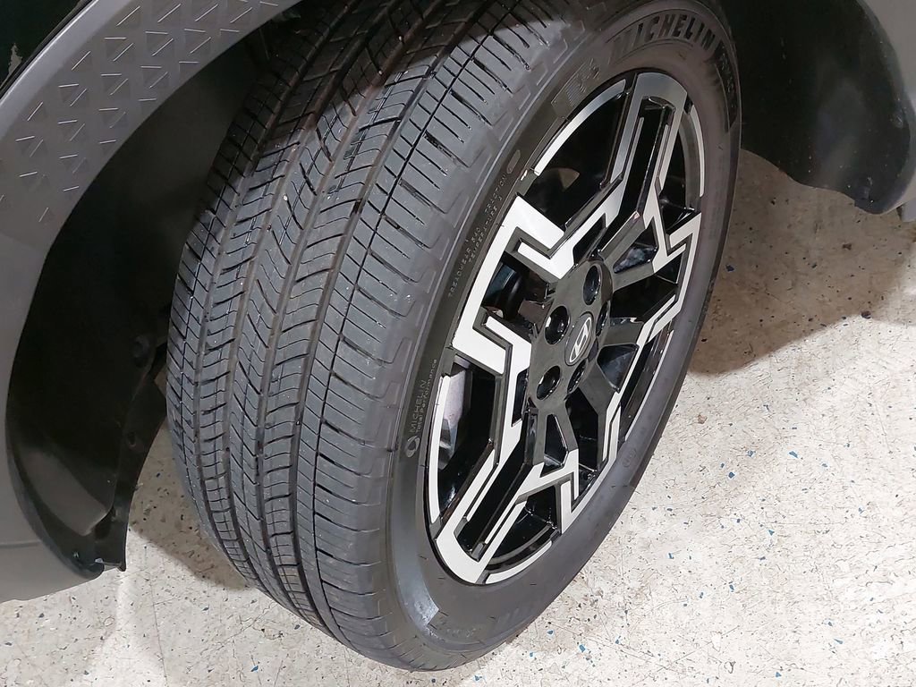 Certified 2025 Hyundai Santa Cruz Limited image 31