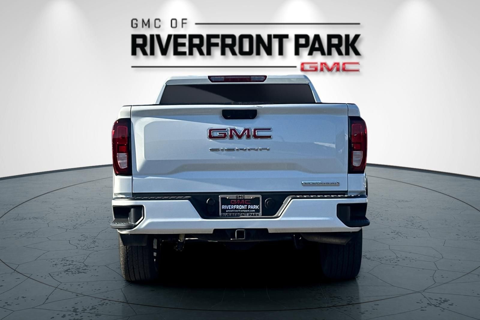 Used 2025 GMC Sierra 1500 Elevation image 4
