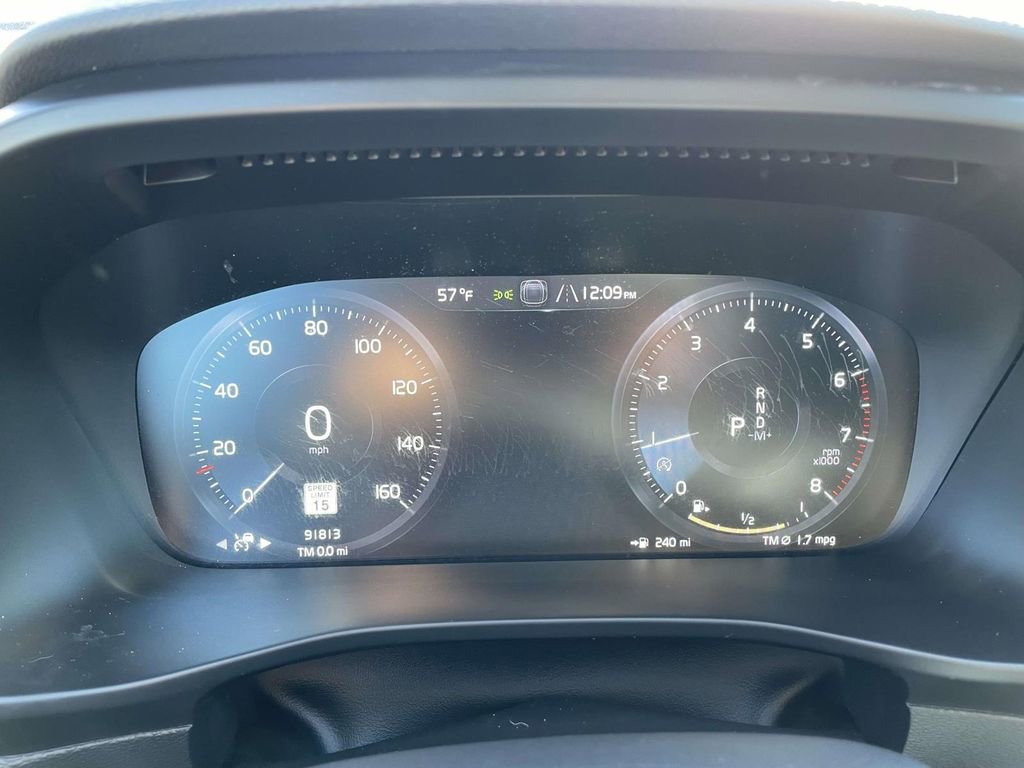 Used 2022 Volvo XC40 T4 R-Design w/ Advanced Package image 11