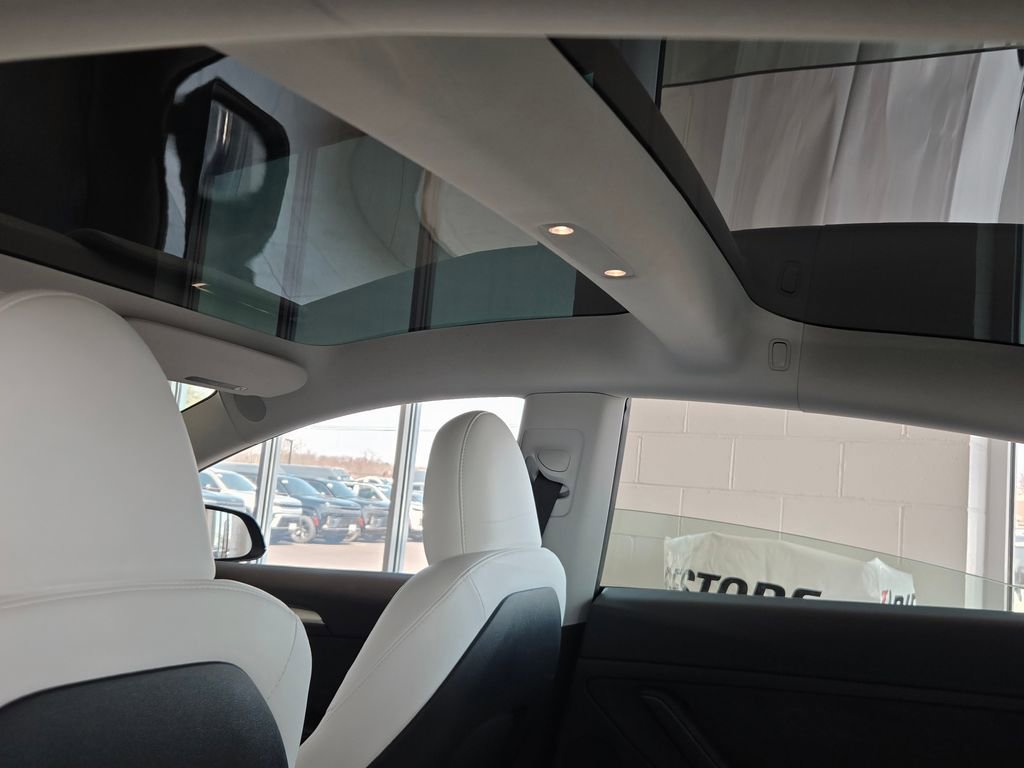 Used 2023 Tesla Model 3 Standard Range image 17