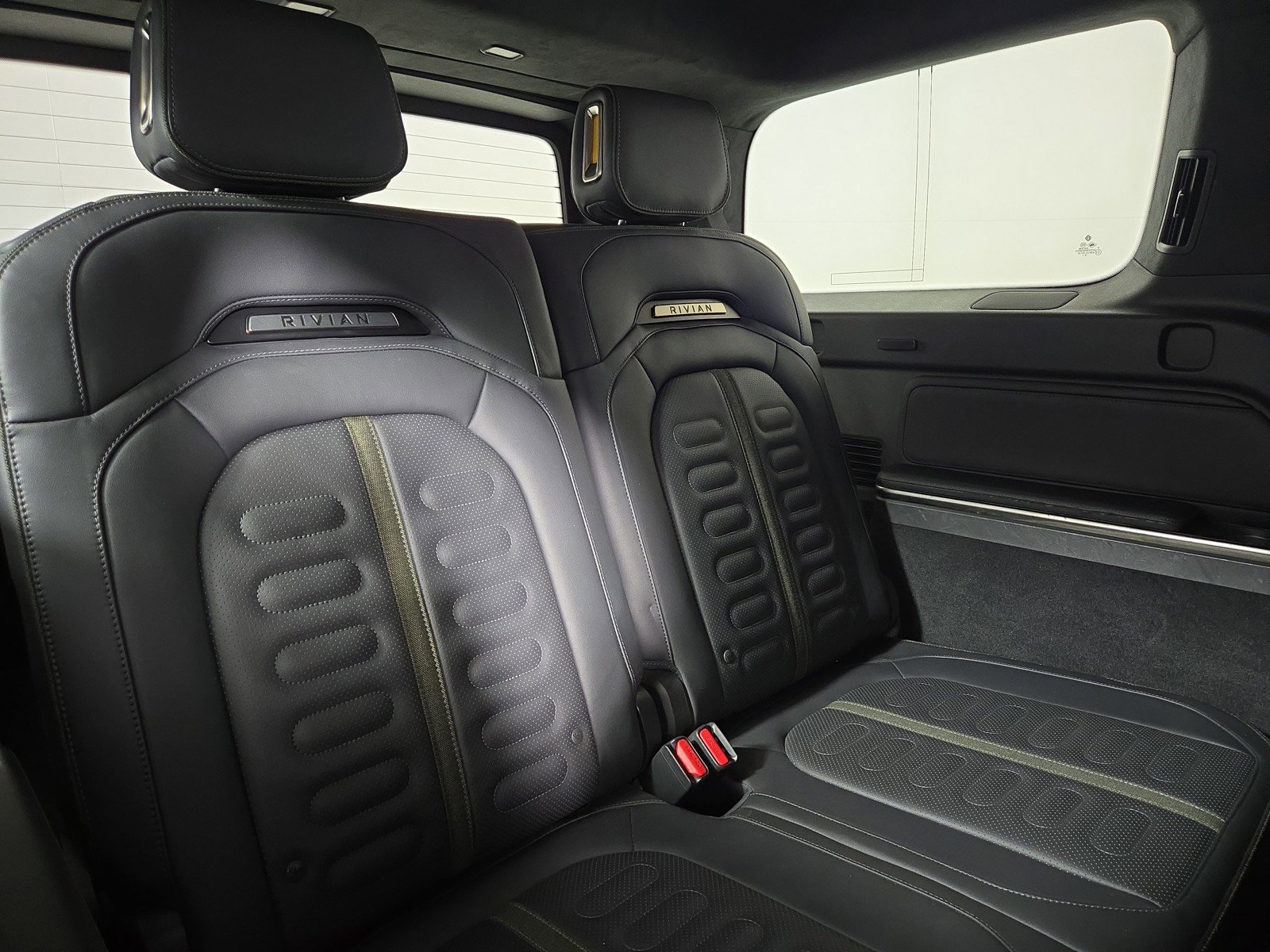 Used 2024 Rivian R1S Adventure image 25