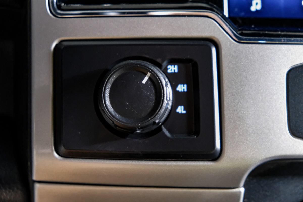 Used 2022 Ford F350 Lariat w/ Lariat Value Package AWD/4WD image 24