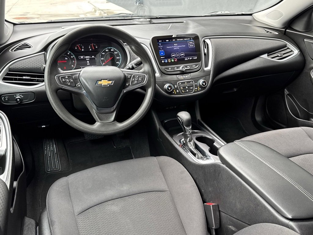 Used 2023 Chevrolet Malibu LT image 2