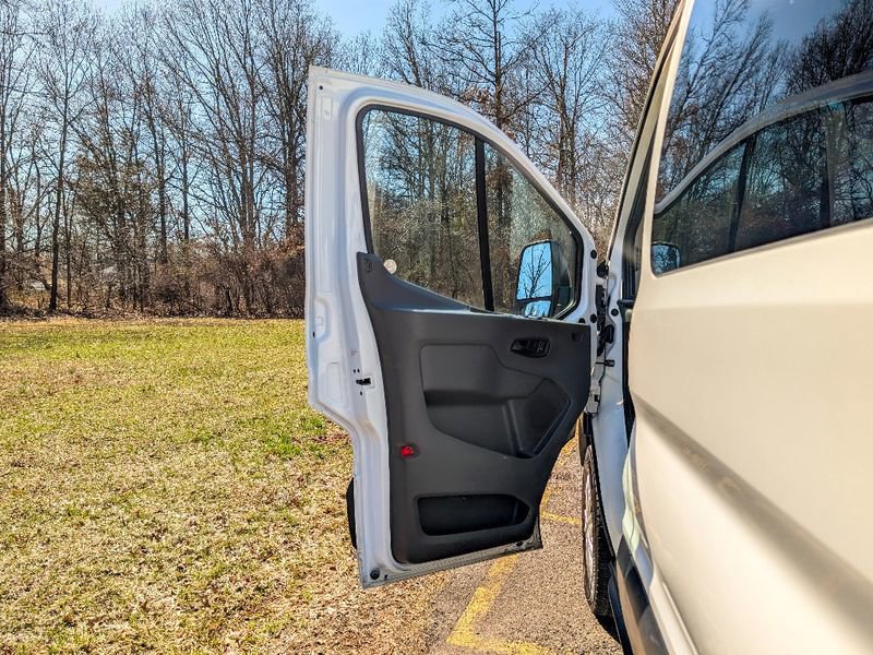 Used 2023 Ford Transit 350 XLT RWD image 12