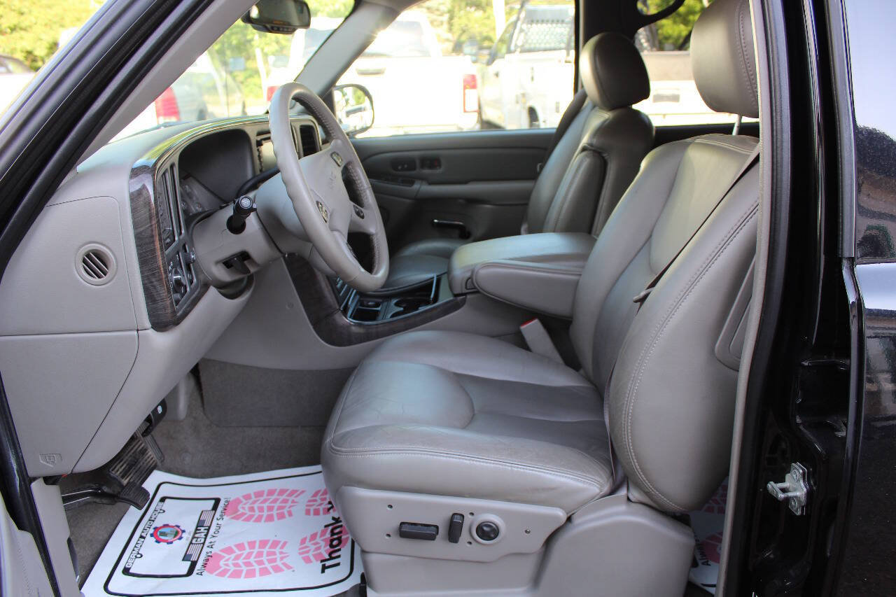 Used 2005 GMC Yukon Denali AWD/4WD image 8