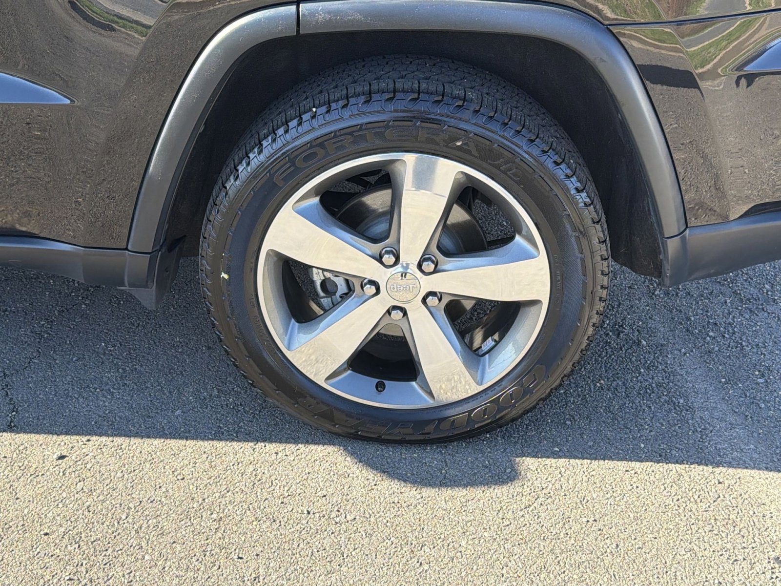 Used 2015 Jeep Grand Cherokee Limited w/ Luxury Group II image 12