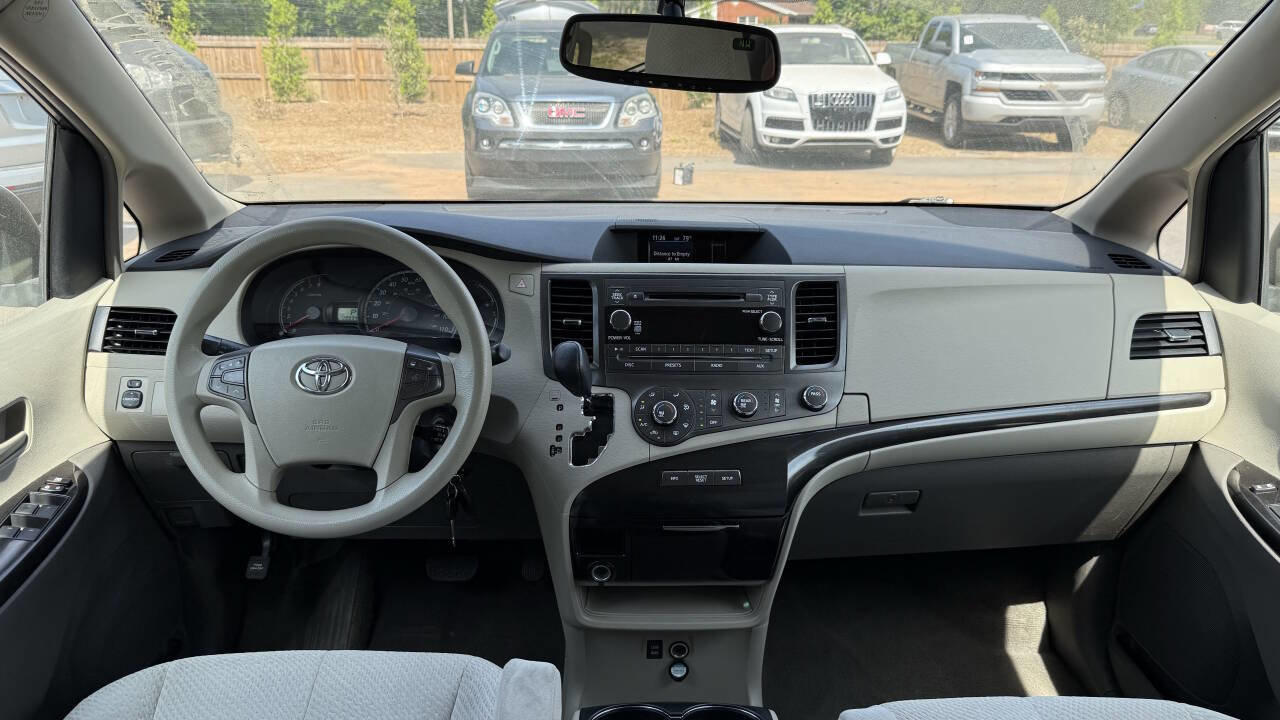 Used 2011 Toyota Sienna LE FWD image 18