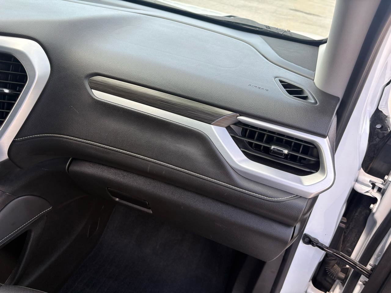 Used 2023 GMC Acadia SLT w/ Technology Package image 41