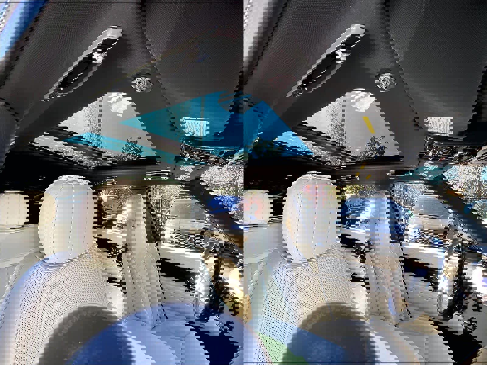 Used 2025 Land Rover Range Rover Long Wheelbase SE image 24