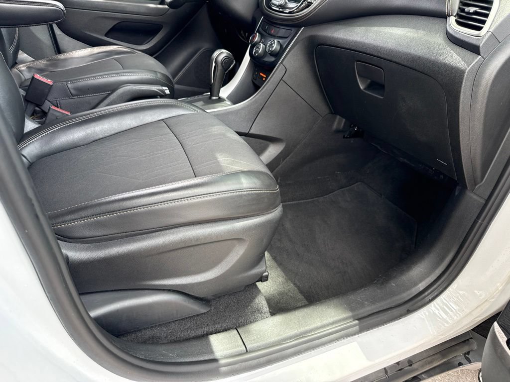 Used 2020 Chevrolet Trax LT w/ Driver Confidence Package AWD/4WD image 21