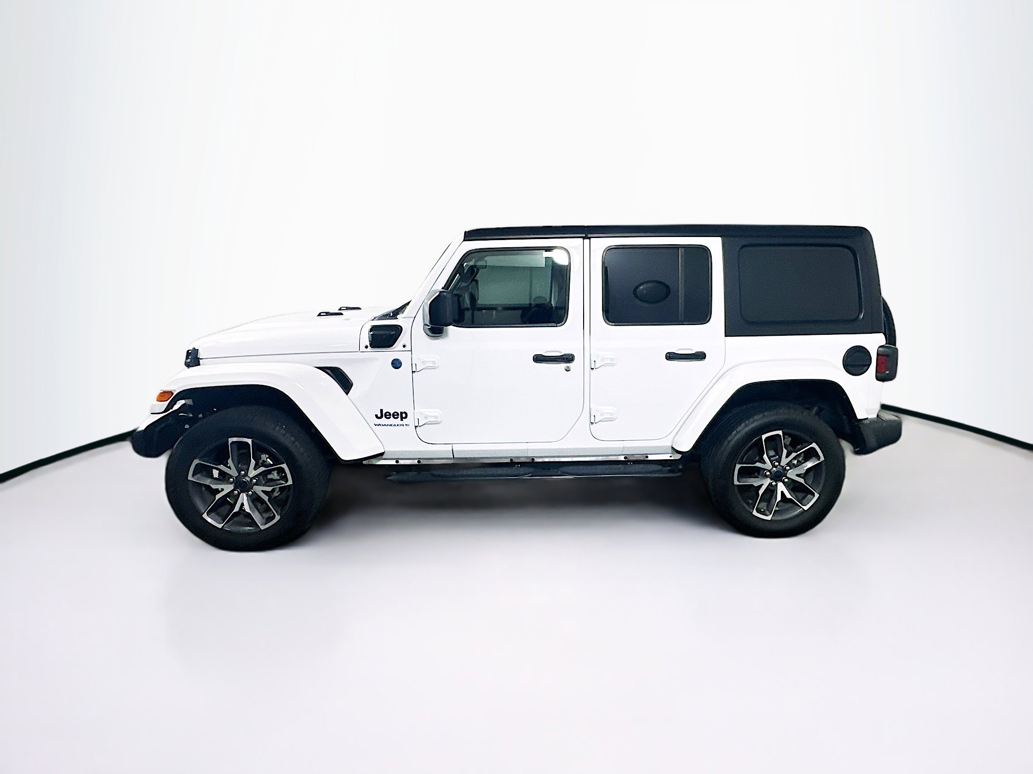 Used 2024 Jeep Wrangler Unlimited w/ Convenience Group AWD/4WD image 4