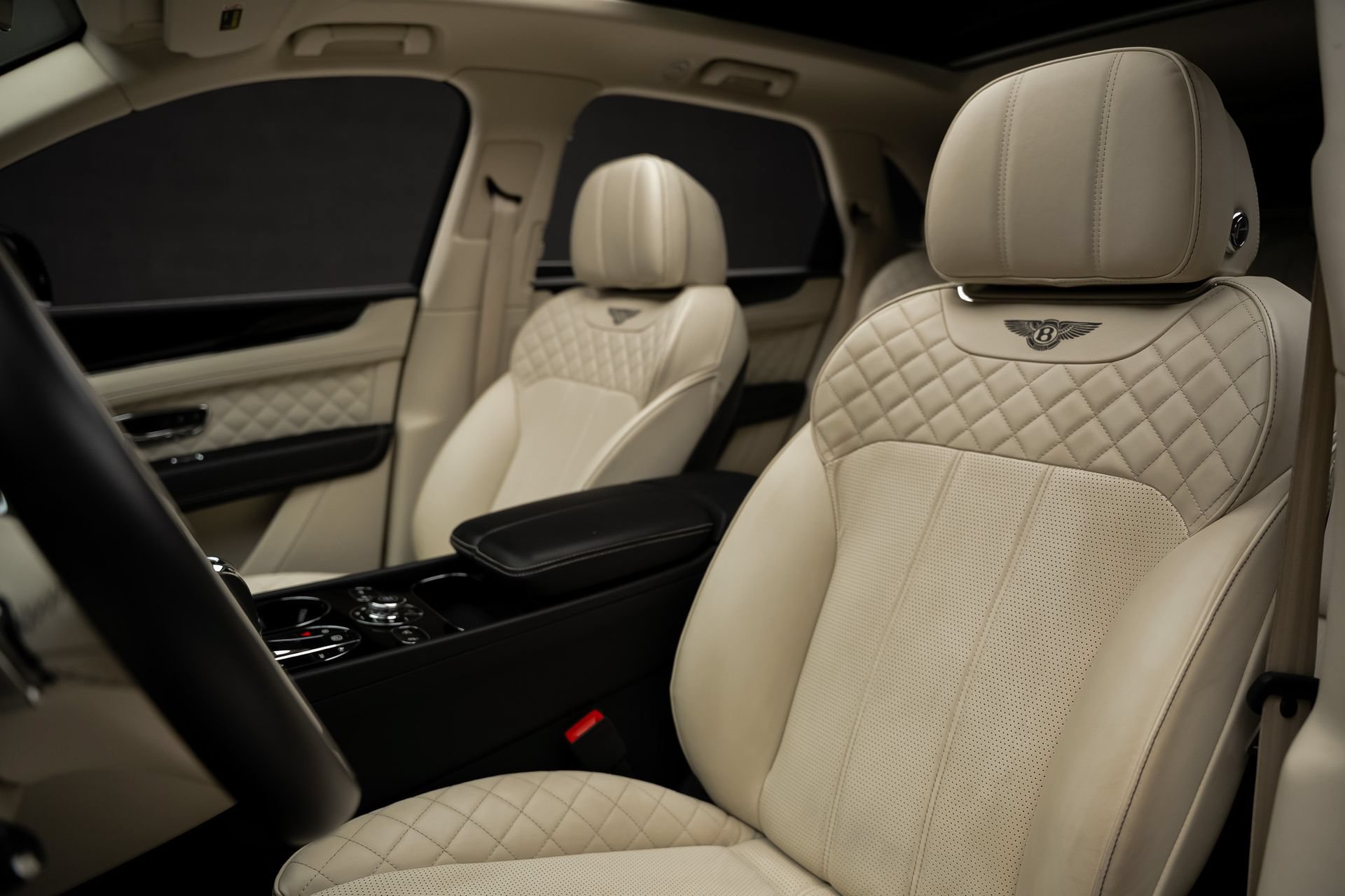 Used 2018 Bentley Bentayga AWD/4WD image 60
